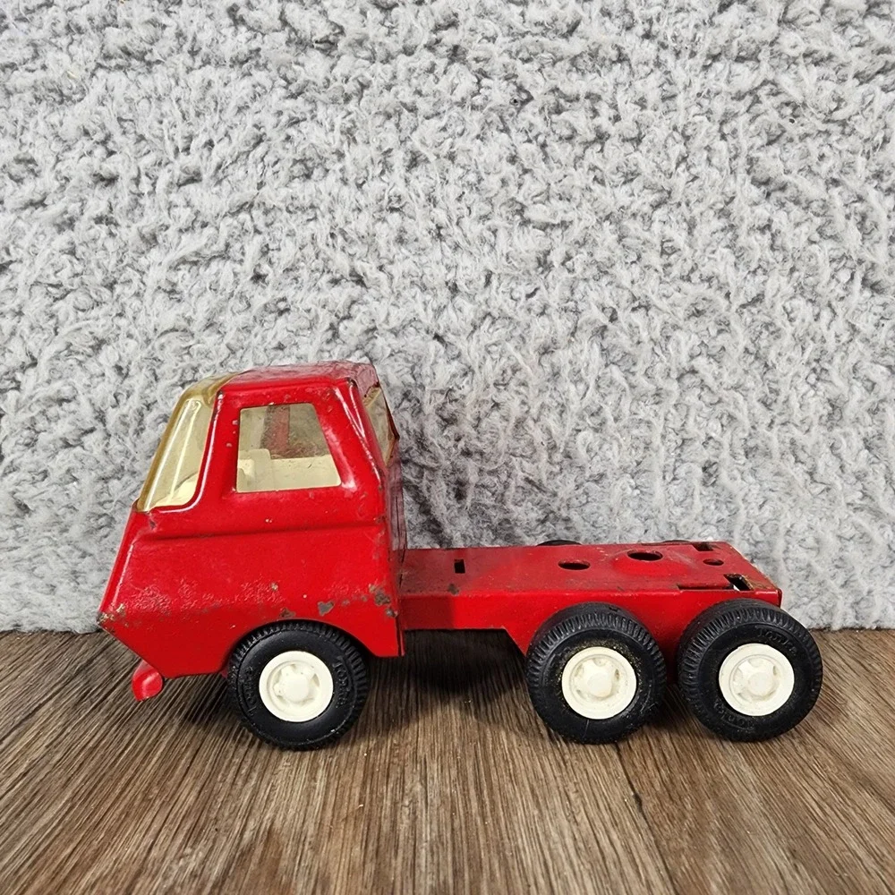 Vintage Tonka Red Pressed Steel Semi Truck Cab Over Engine 55010 5 Inch
